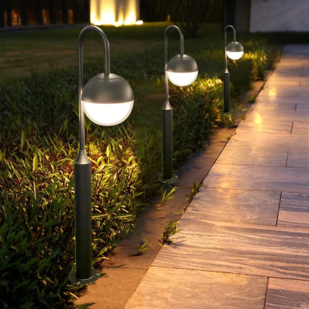 OUTDOOR GARDEN LIGHT
